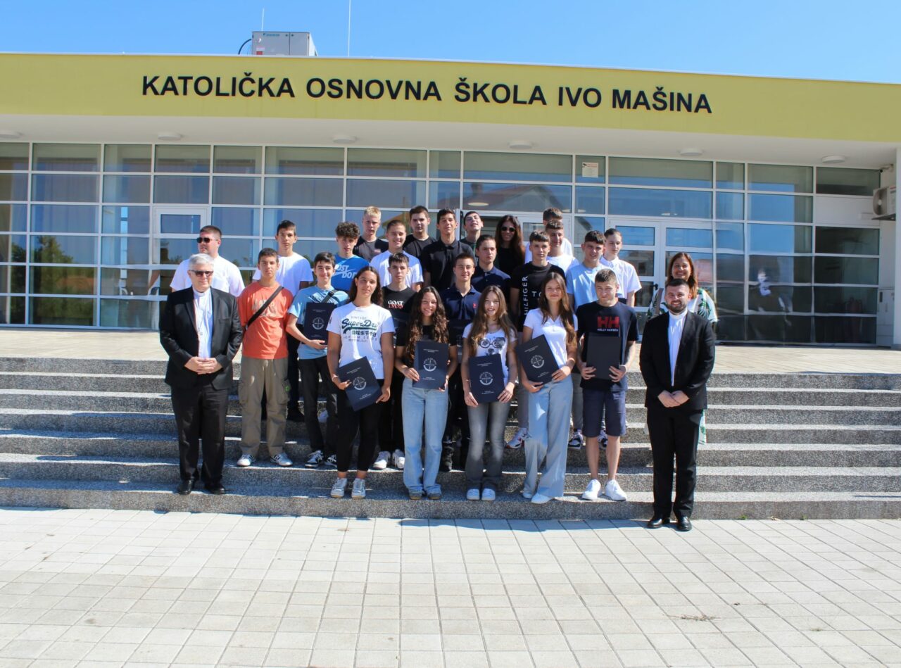 SVEČANA DODJELA SVJEDODŽBI OSMAŠIMA